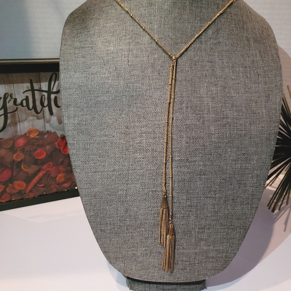 🔥NWT🔥 Van Heusen Long Gold Toned Tassels Necklace - Picture 2 of 6
